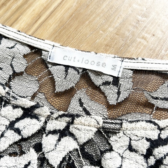 Cut Loose Lace Floral Blouse - Picture 6 of 14